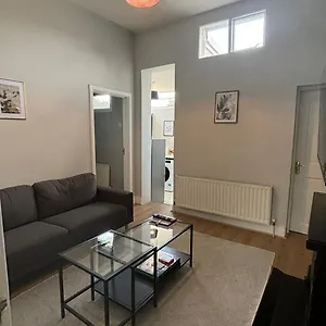  Holiday home Homely 3 Bed City House